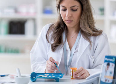 Paniers de magasinage et chariots de manutention pour l’industrie pharmaceutique – Chariots de magasinage et manutention - Drakkar International